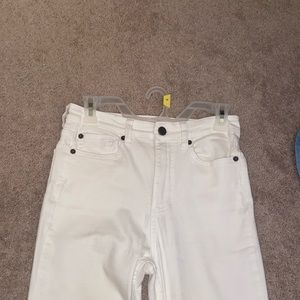 White Amuse Society Jeans! Comfortable material& In great Quality!!